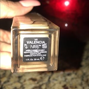 Nars Natural Radiant Longwear Foundation